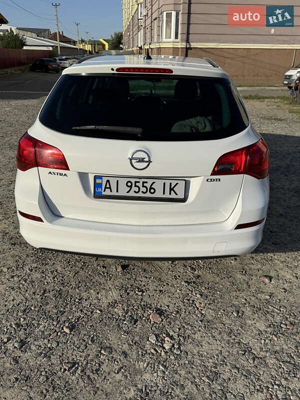Универсал Opel Astra 2011 в Вышгороде