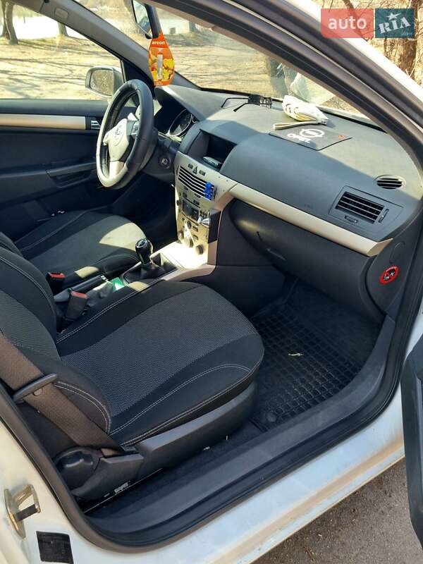 Универсал Opel Astra 2008 в Каменском