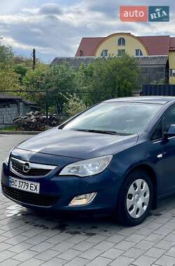 Седан Opel Astra 2010 в Львове