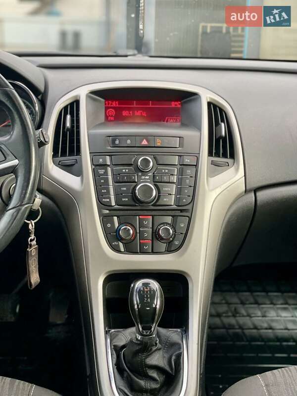 Седан Opel Astra 2010 в Львові фото 11 Седан Opel Astra 2010 в Львові