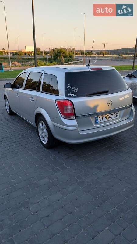 Универсал Opel Astra 2010 в Киеве