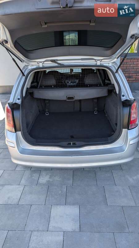 Универсал Opel Astra 2010 в Киеве