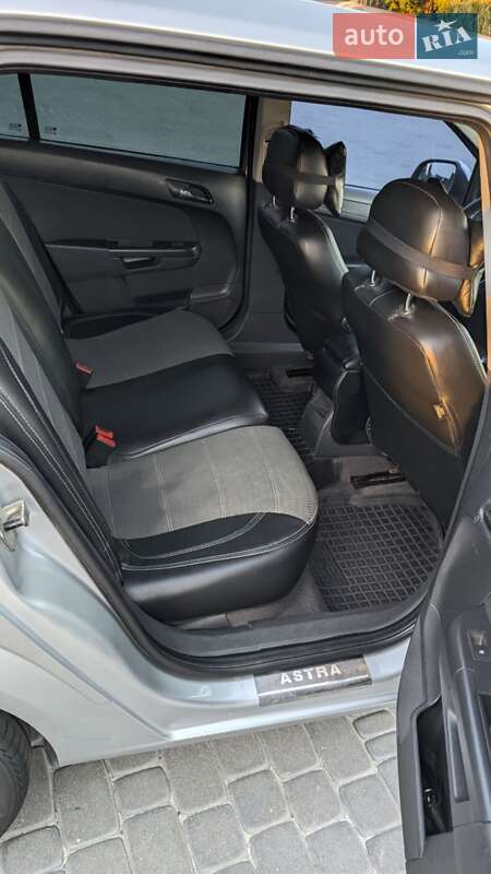 Универсал Opel Astra 2010 в Киеве