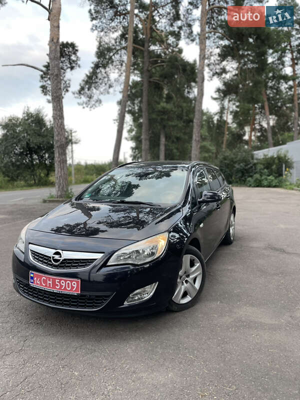 Opel Astra 2011 Opel Astra 2011