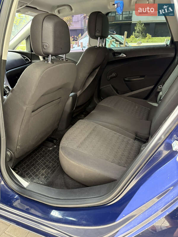 Универсал Opel Astra 2013 в Виннице