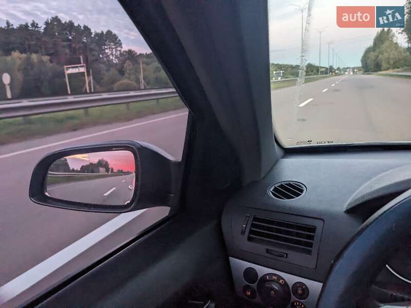 Хэтчбек Opel Astra 2004 в Ровно фото 3 Хэтчбек Opel Astra 2004 в Ровно