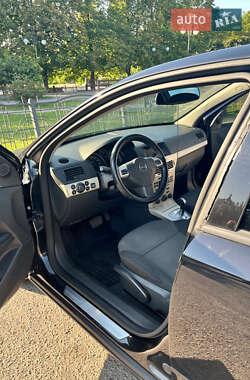 Хэтчбек Opel Astra 2007 в 