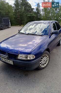 Седан Opel Astra 1995 в Рокитном