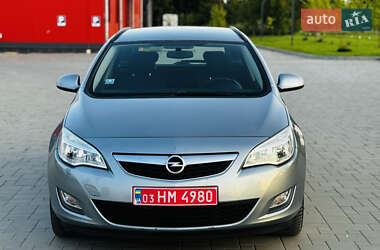 Универсал Opel Astra 2012 в 
