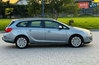 Универсал Opel Astra 2012 в 