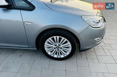 Универсал Opel Astra 2012 в 