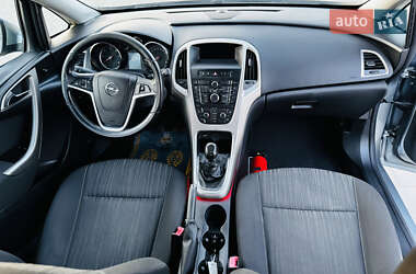 Универсал Opel Astra 2012 в 