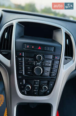 Универсал Opel Astra 2012 в 