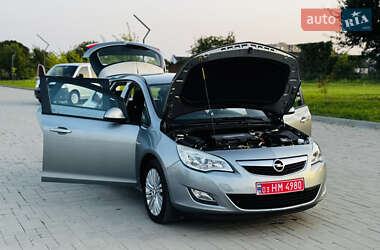 Универсал Opel Astra 2012 в 