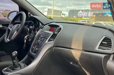 Универсал Opel Astra 2013 в 