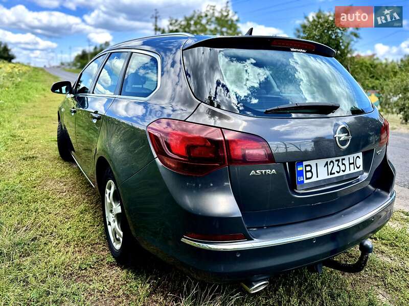 Универсал Opel Astra 2014 в Полтаве