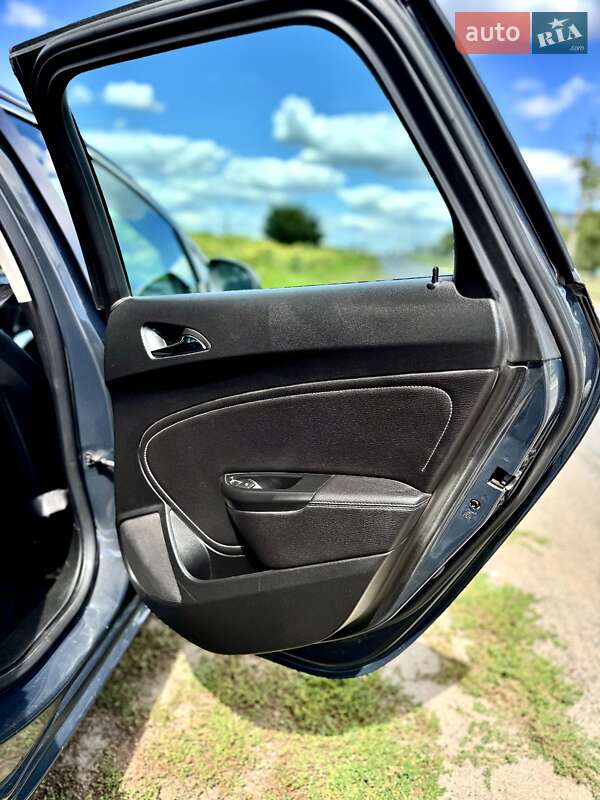 Универсал Opel Astra 2014 в Полтаве