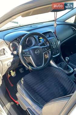 Универсал Opel Astra 2012 в 