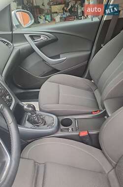 Универсал Opel Astra 2013 в 
