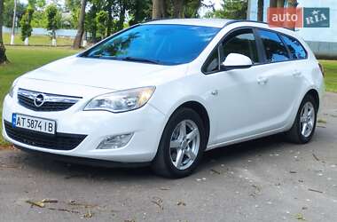 Универсал Opel Astra 2012 в Теофиполе