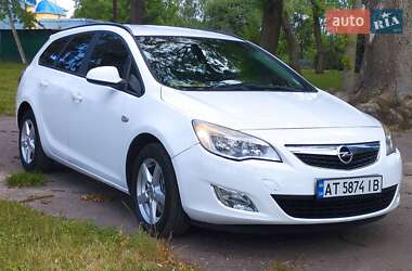 Универсал Opel Astra 2012 в 