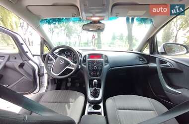 Универсал Opel Astra 2012 в 