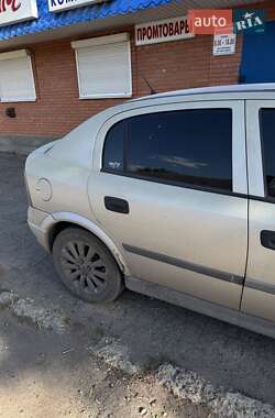 Хэтчбек Opel Astra 2001 в 