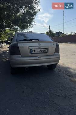 Хэтчбек Opel Astra 2001 в 