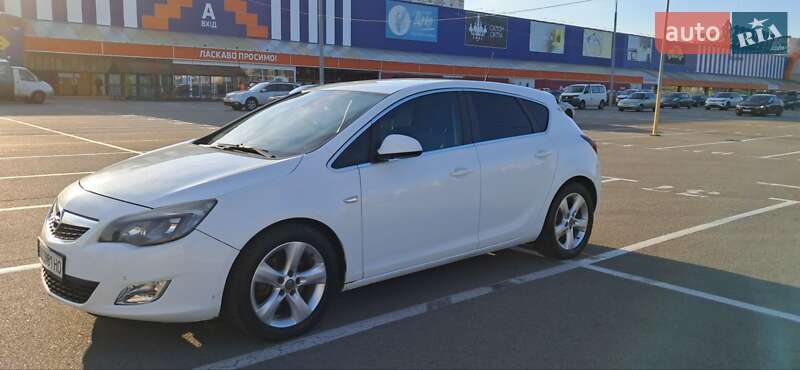 Универсал Opel Astra 2011 в Киеве