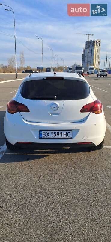 Универсал Opel Astra 2011 в Киеве