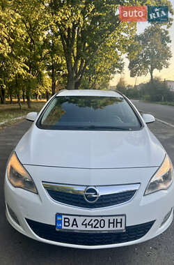 Универсал Opel Astra 2011 в Гайвороне
