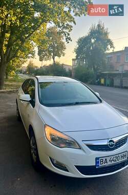 Универсал Opel Astra 2011 в Гайвороне
