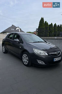 Хэтчбек Opel Astra 2012 в 