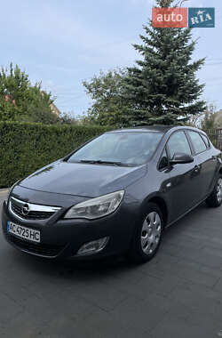 Хэтчбек Opel Astra 2012 в Луцке