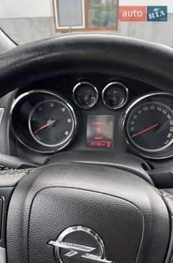 Хэтчбек Opel Astra 2012 в 