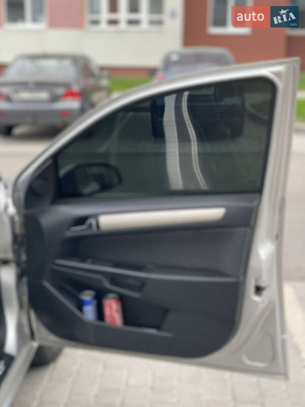 Хэтчбек Opel Astra 2007 в Виннице