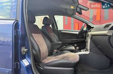 Хэтчбек Opel Astra 2008 в 