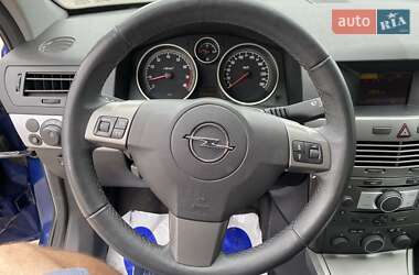 Хэтчбек Opel Astra 2006 в 