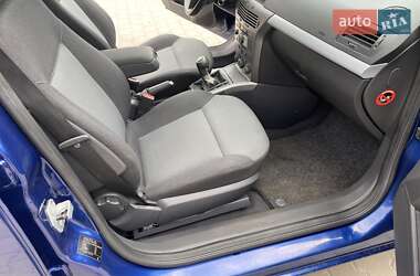 Хэтчбек Opel Astra 2006 в 