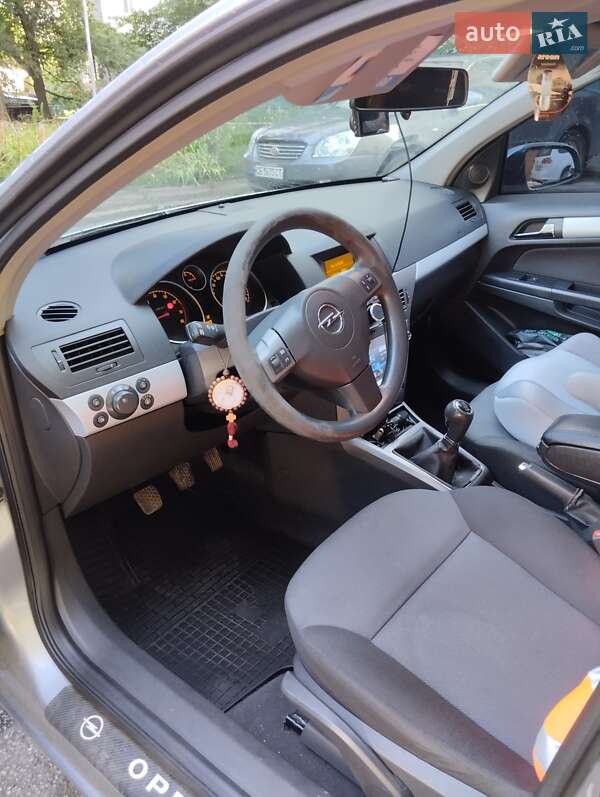 Универсал Opel Astra 2005 в Черновцах