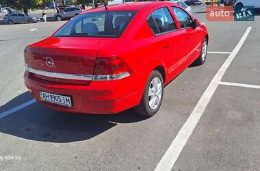 Седан Opel Astra 2013 в 