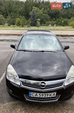 Универсал Opel Astra 2007 в Ромнах