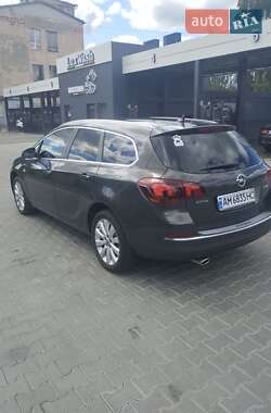 Універсал Opel Astra 2012 в Житомирі