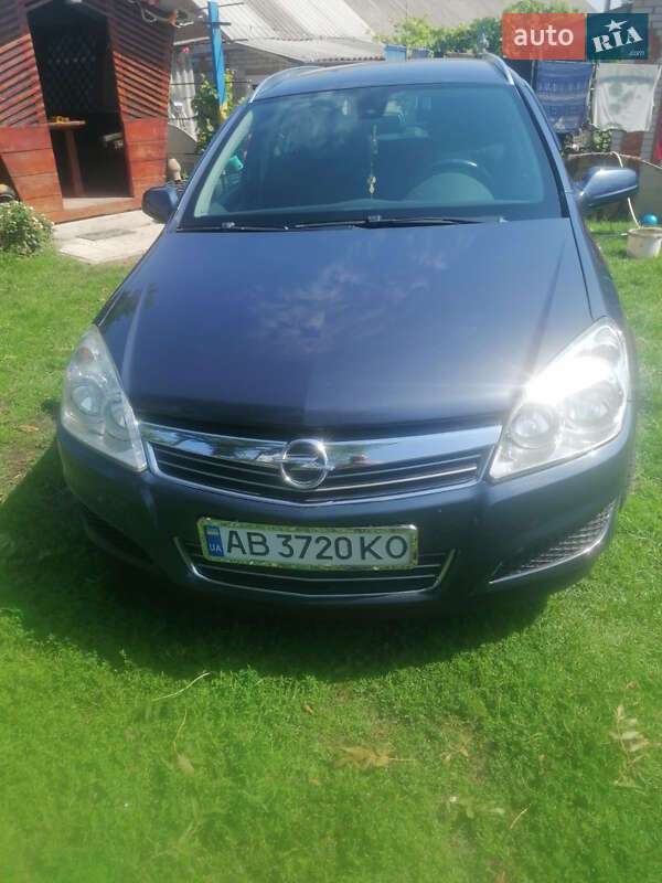 Универсал Opel Astra 2008 в Липовце