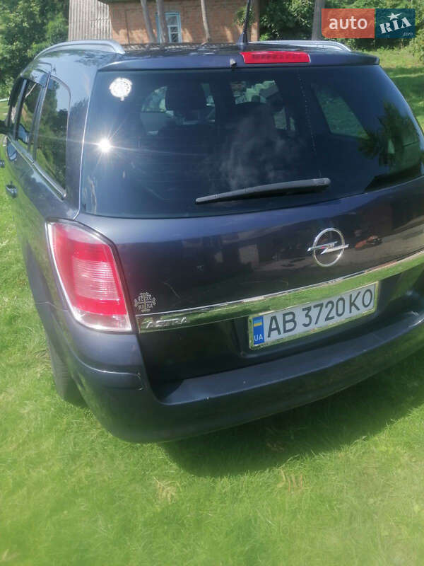 Универсал Opel Astra 2008 в Липовце