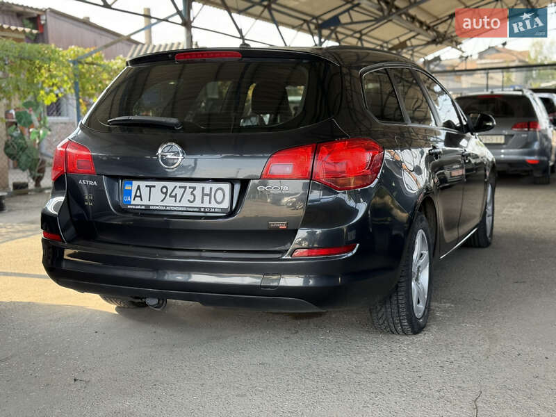 Универсал Opel Astra 2011 в Ивано-Франковске