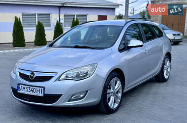 Универсал Opel Astra 2012 в 