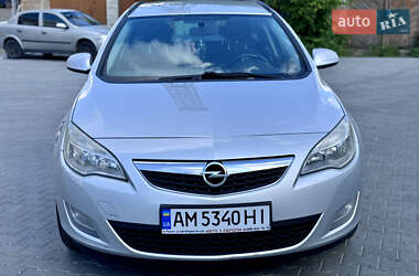 Универсал Opel Astra 2012 в 
