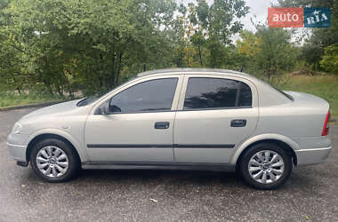 Седан Opel Astra 2006 в 