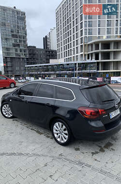 Универсал Opel Astra 2012 в 